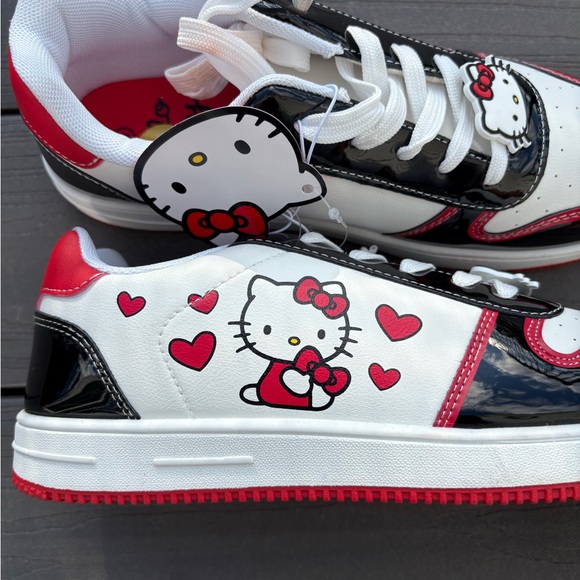 Sanrio Hello Kitty Hearts Prints White/Black/Red Court Sneakers Shoes 7, 8 - Picture 2 of 9